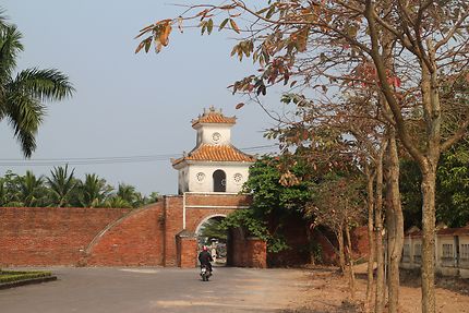 Porte de l'ancienne citadelle de Dong Hoi