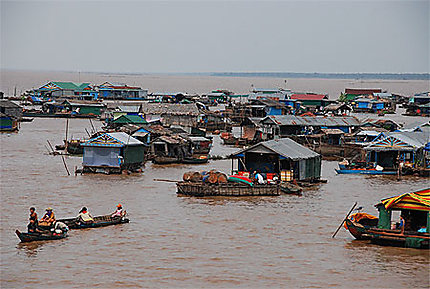 Village flottant sur le Tonle Sap