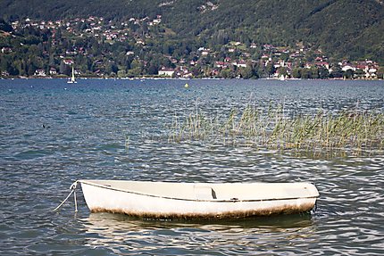 Annecy - Le lac -  La petite barque