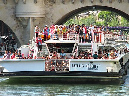 Touristes sur la Seine