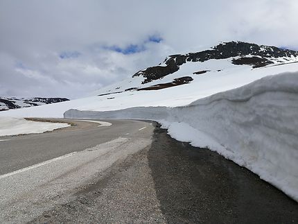 Les impressionnantes routes de Norvège enneigées 
