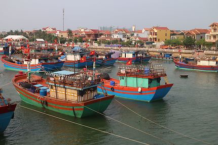 Bateaux de pêche à Dong Hoi