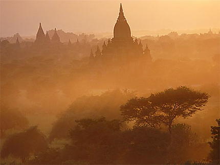 Coucher de soleil sur la Plaine de Bagan