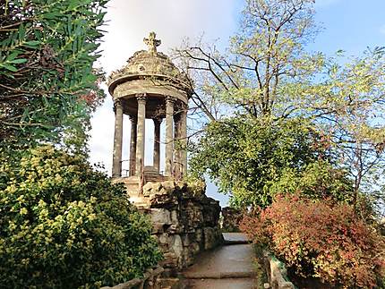 Temple de la Sybille l&#39;automne : Parc des Buttes-Chaumont : 19ème  arrondissement : Paris : Routard.com