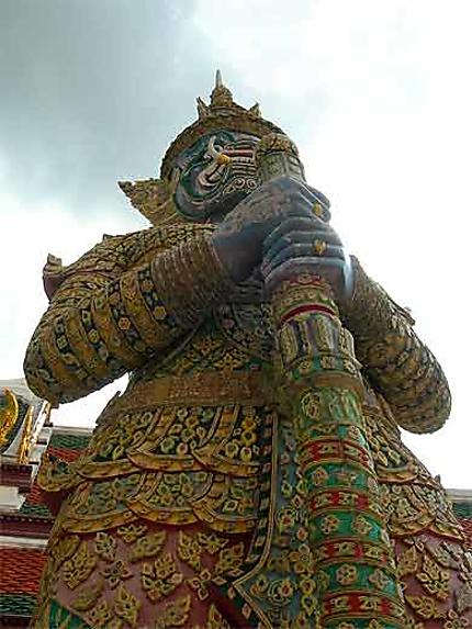 Statue de l'entrée du Wat Phra Kaeo