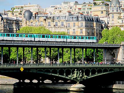 Métro: La traversée de la Seine