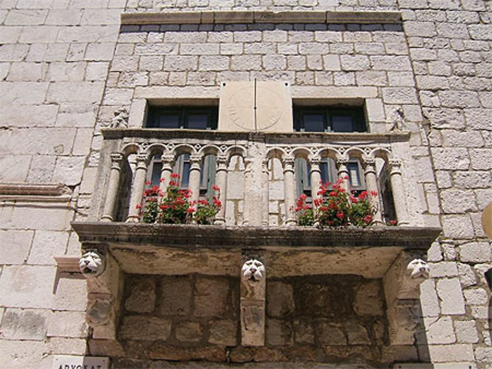 Un parmi les nombreux ravissants balcons de la ville