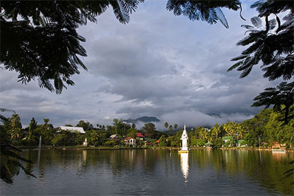 Le lac de Mae Hong Son