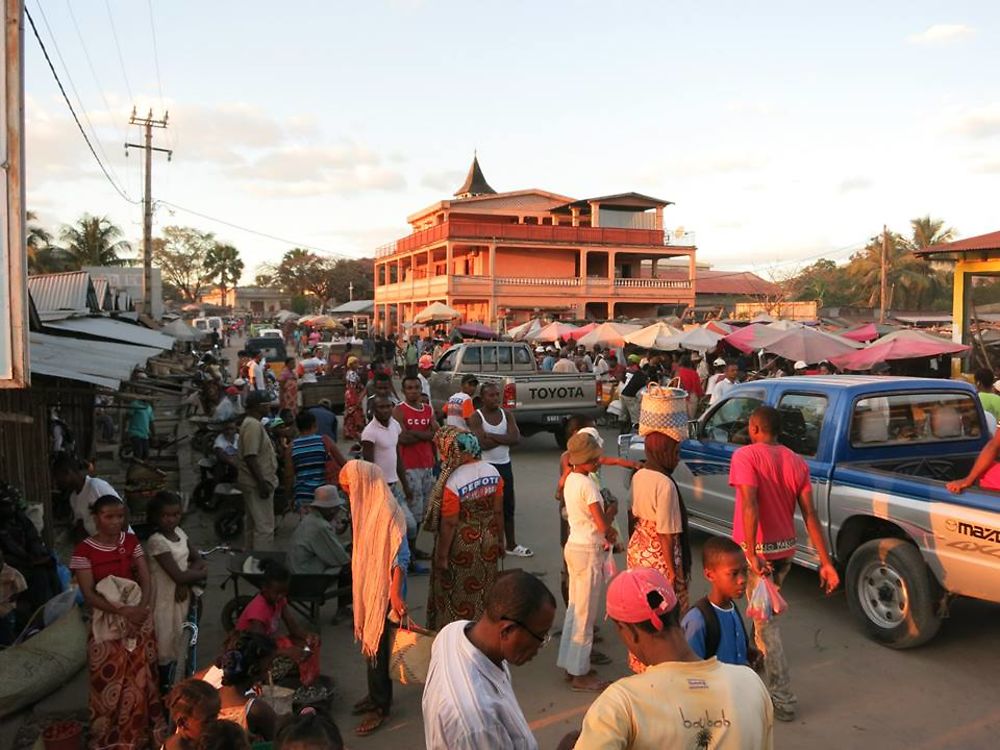 Le marché frénétique d'Ambilobe