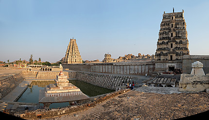 Temple de Virupaksha depuis les ghats