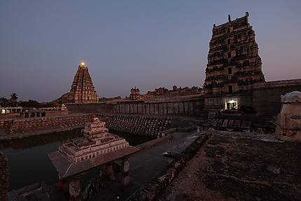 Temple de Virupaksha depuis Henakuta Hill