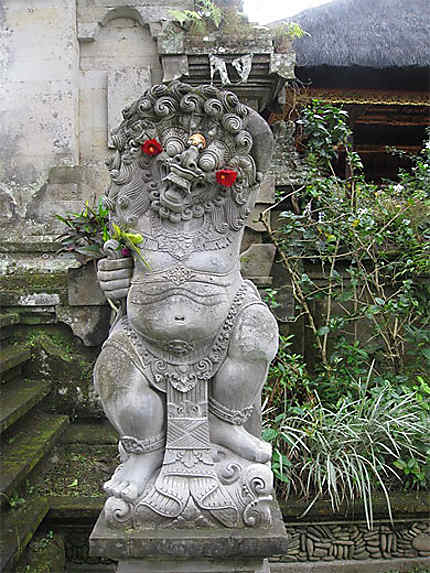Statue au Pura Desa
