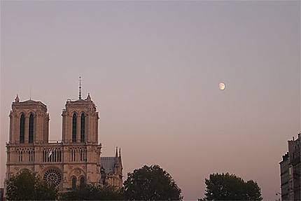 Notre Dame la Lune