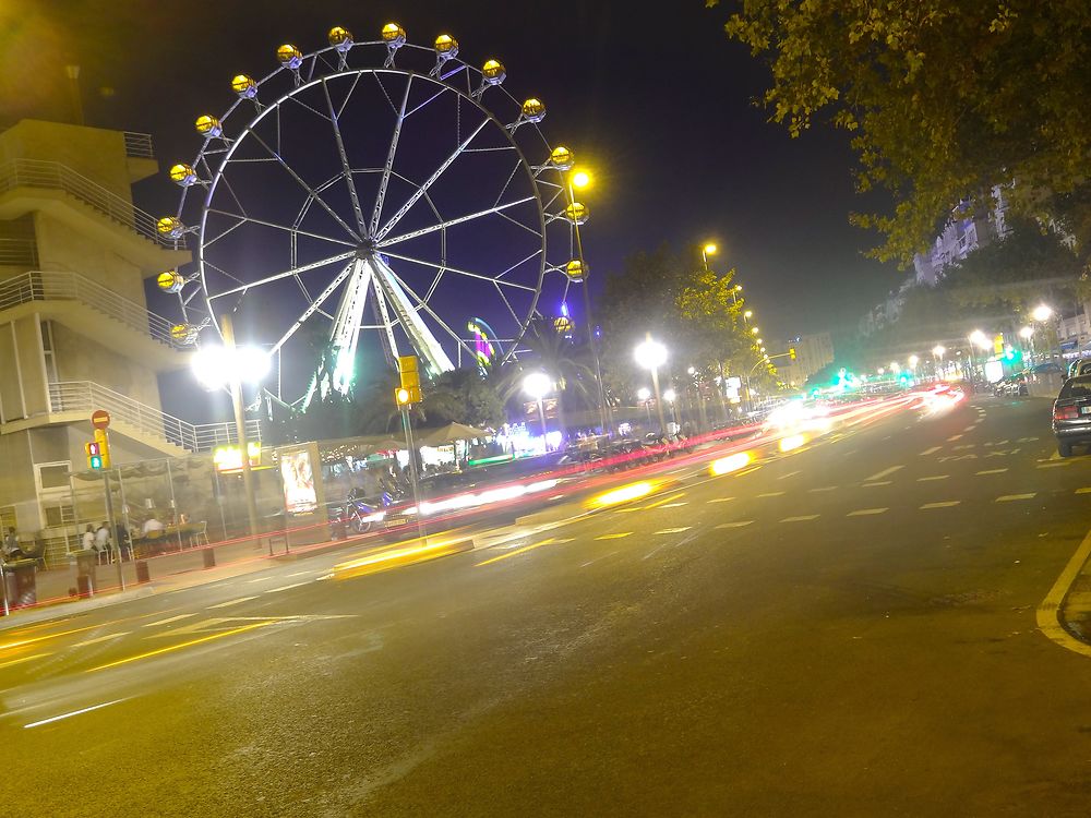 La grande roue sur le passage de Joan de Borbo