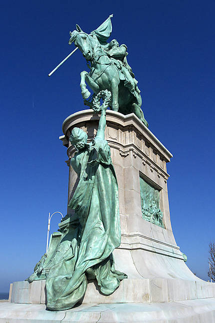 Statue du général San Martin, front de mer