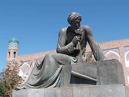 Statue de Al-Khawarizmi