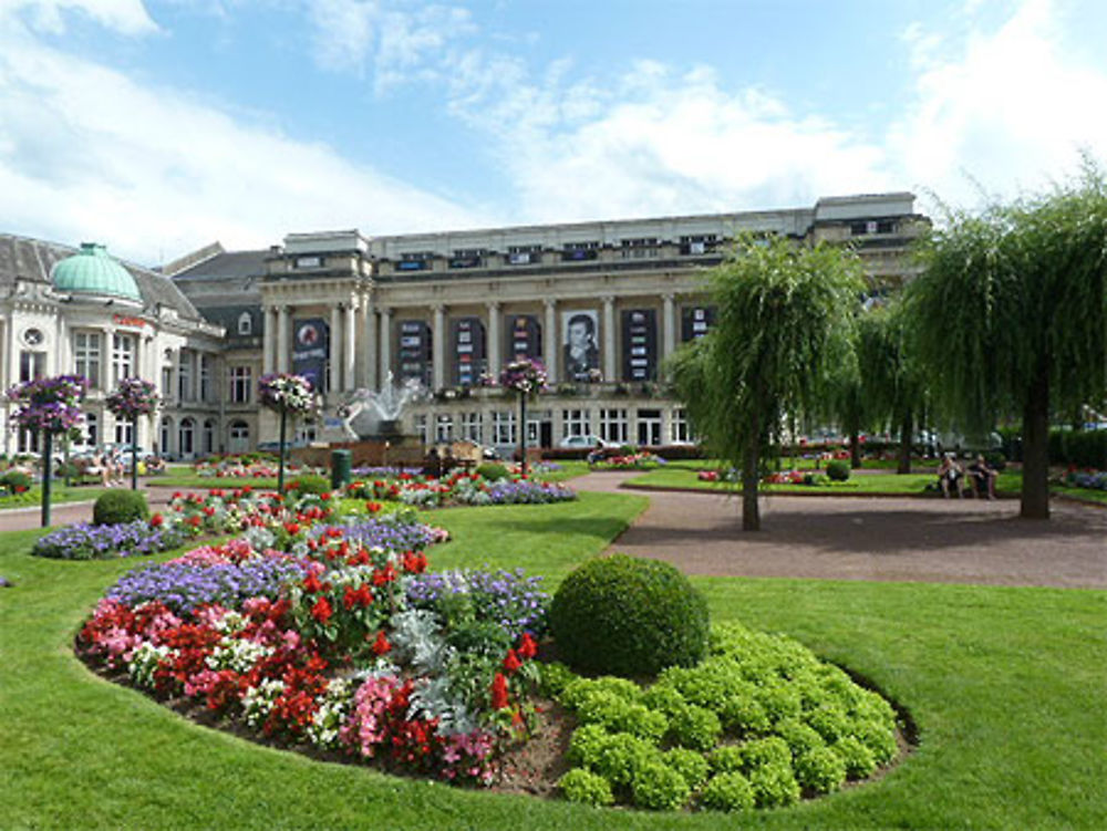 Casino et Parc fleuri