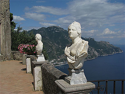 Vue du balcon de la Villa Cimbrone à Ravello