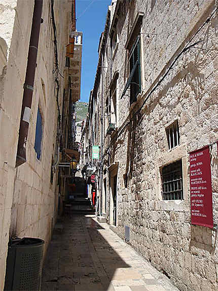 Ruelle au coeur de la vieille ville de Dubrovnik