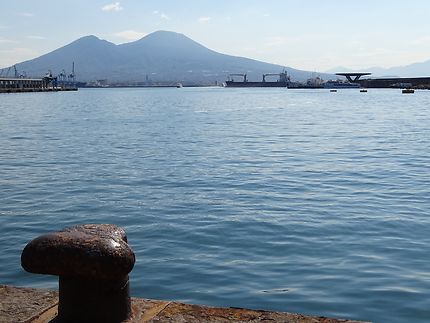 Vue sur la baie de Naples et le Vésuve