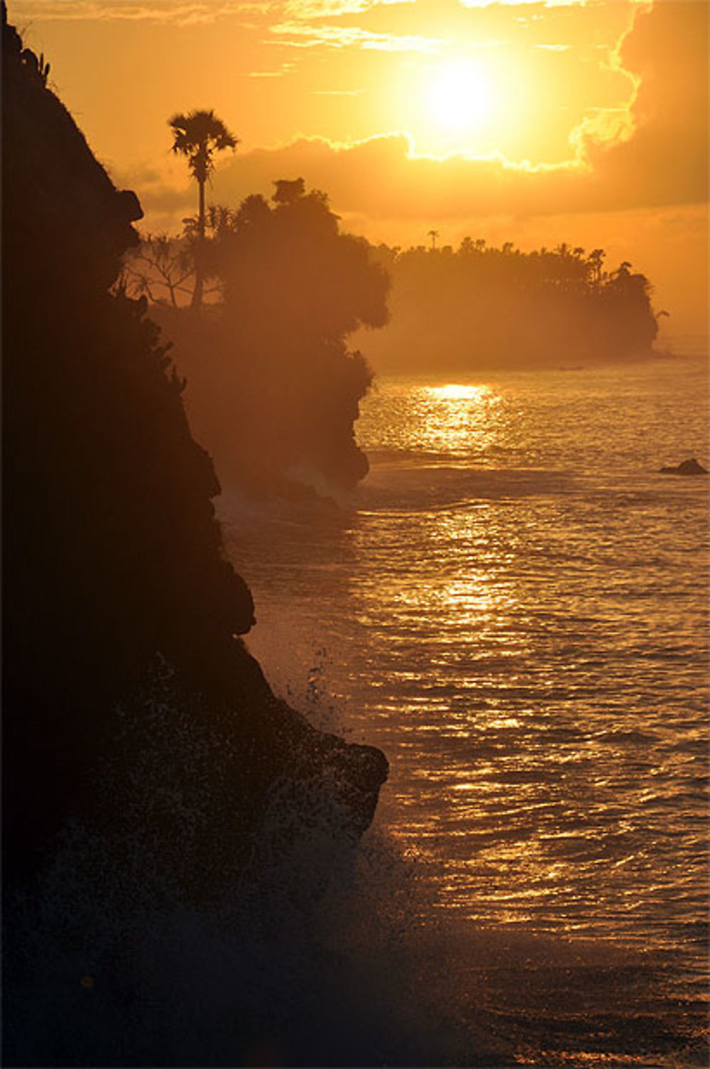 Lever de soleil près d'Ujung