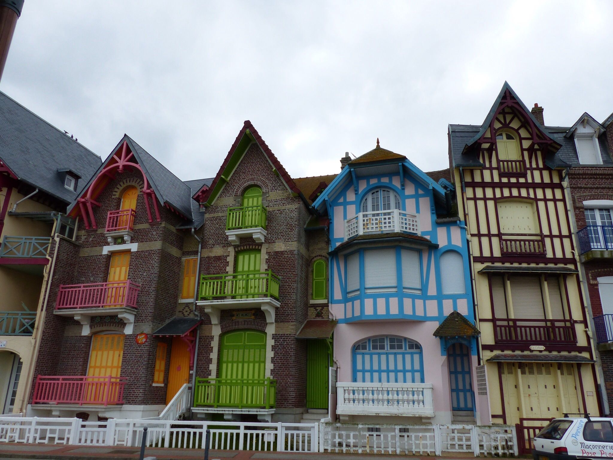 Maisons de toutes les couleurs 