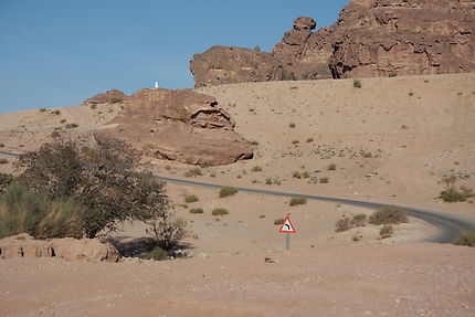 Virage serré en Jordanie à Wadi Rum