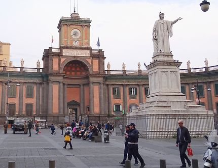 Piazza Dante e Monumento a Dante à Naples 