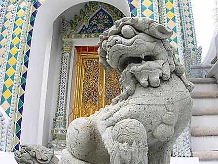 Statue chinoise dans le wat pho