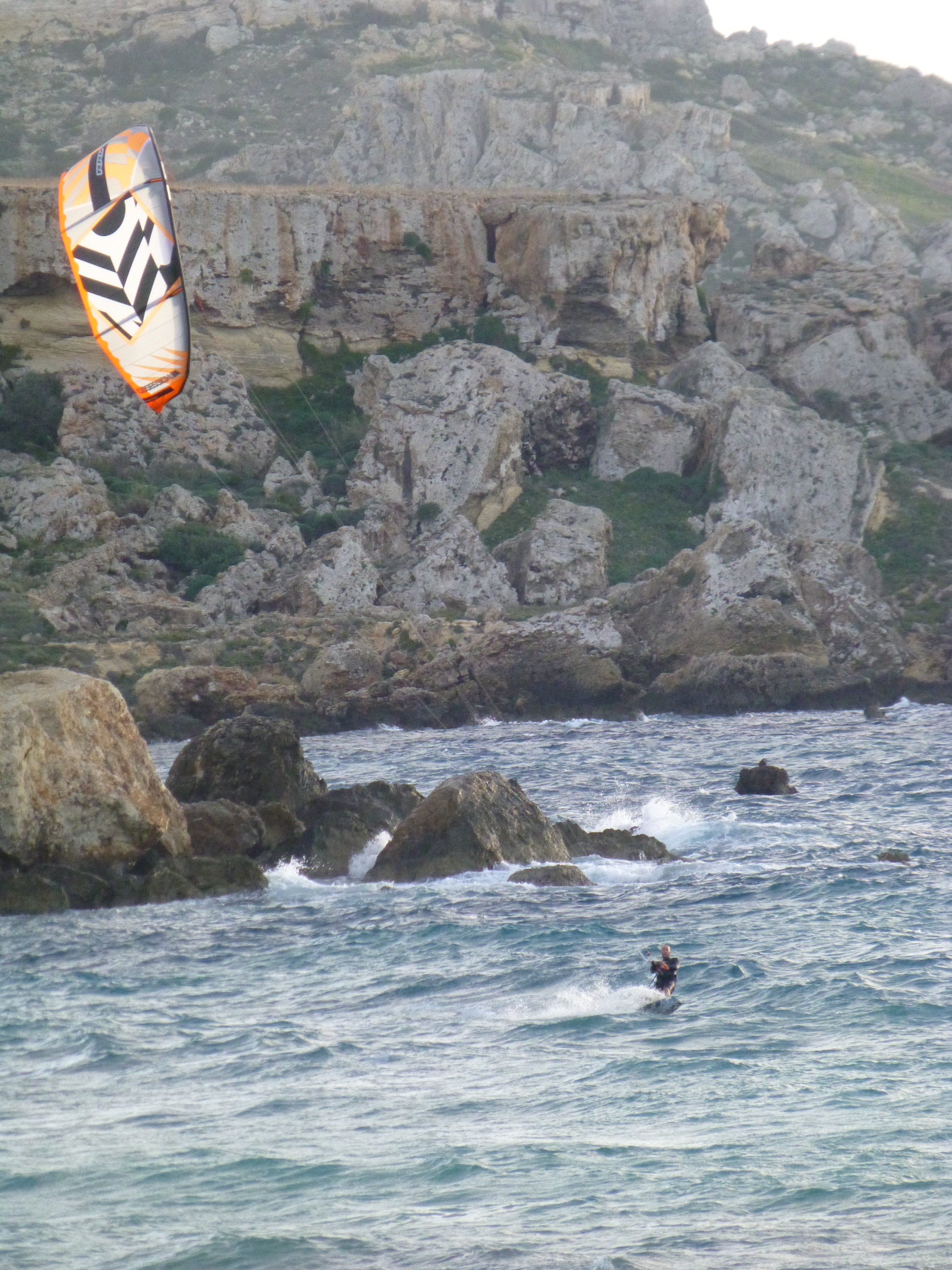 Kite surfeur à Golden Bay, Malte Kite surfeur à Golden Bay, Malte