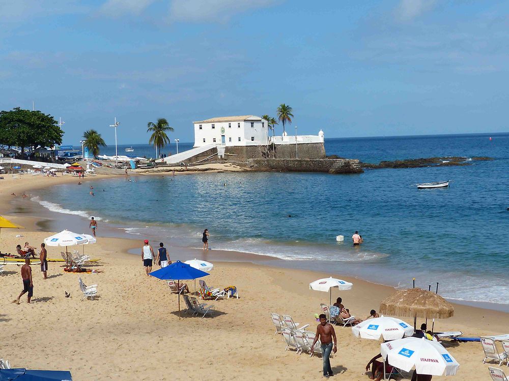 Bord de mer et plage de Porto da Barra