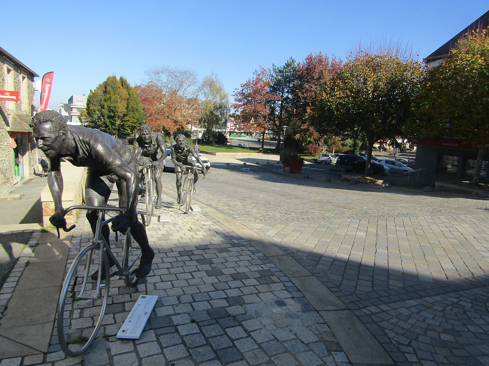 Grands cyclistes bretons, Carhaix-Plouguer