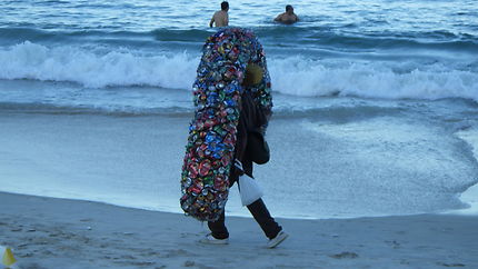 Ramasseur de canettes sur la plage d'Ipanema