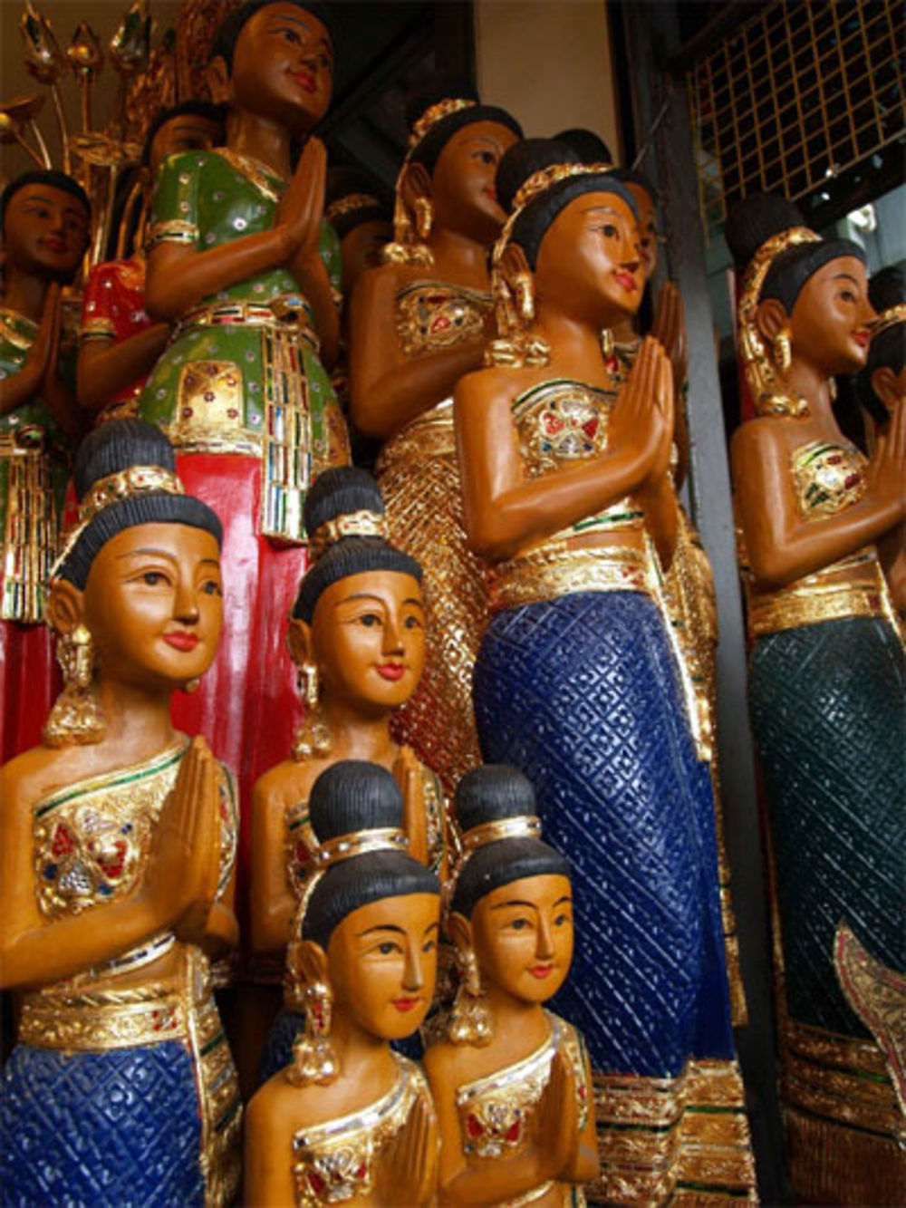 Statuettes au marché de Chatuchak