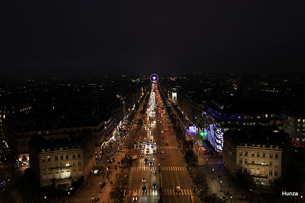 Les Champs Elysées de nuit