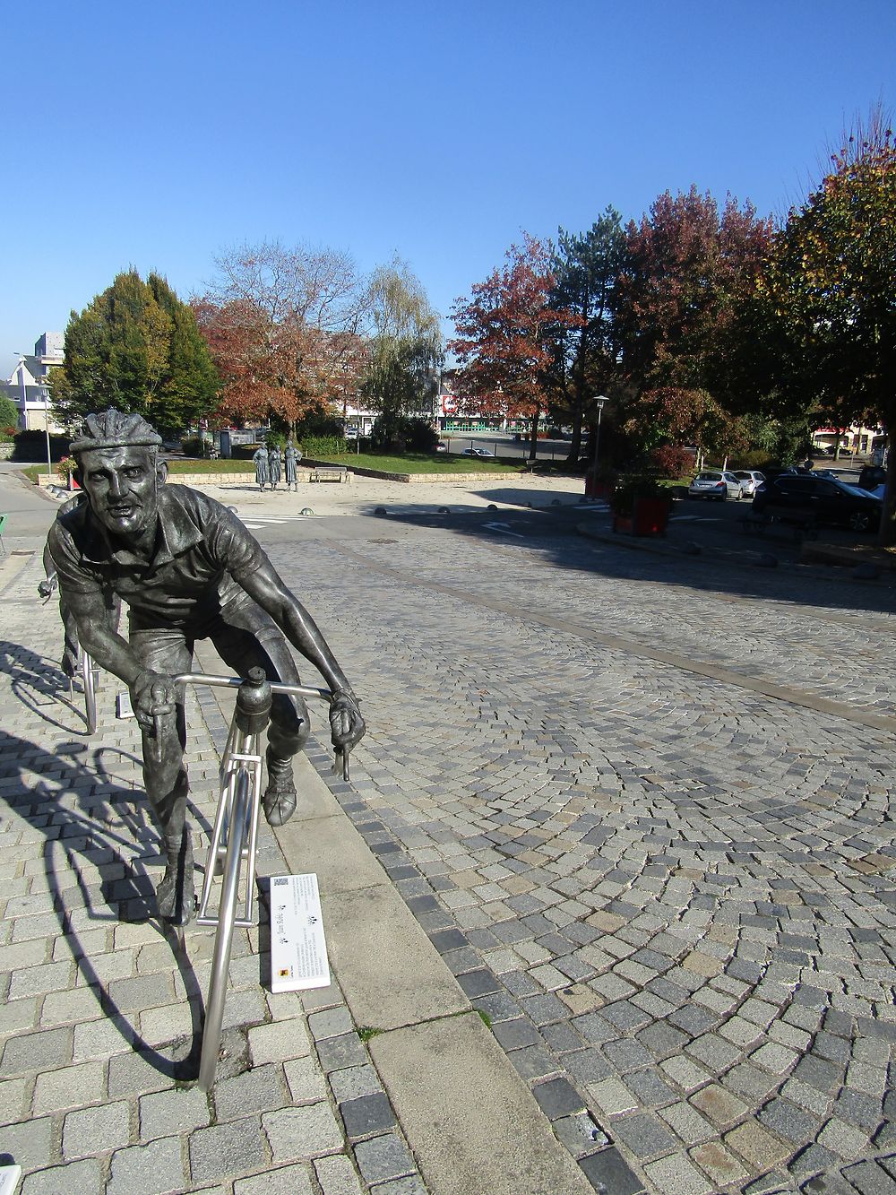 Statue de Jean Robic, Carhaix-Plouguer, Finistère