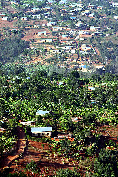 Au pays des mille collines Au pays des mille collines