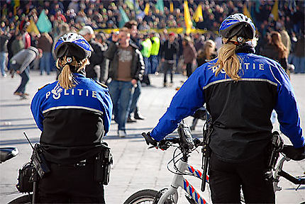 Police et supporters ADO Den Haag à Spui