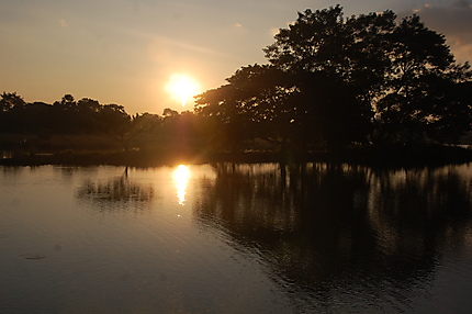 Coucher de soleil sur les marais entourant le kyai