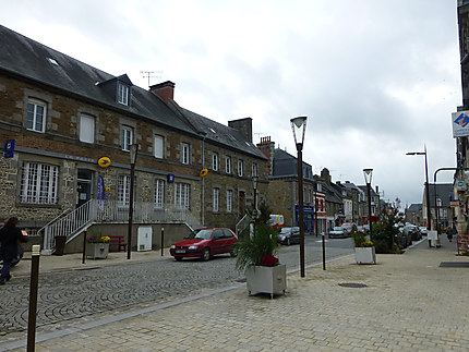 Rue commerçante de Pontorson