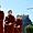 Statues de moines devant le Mont Popa