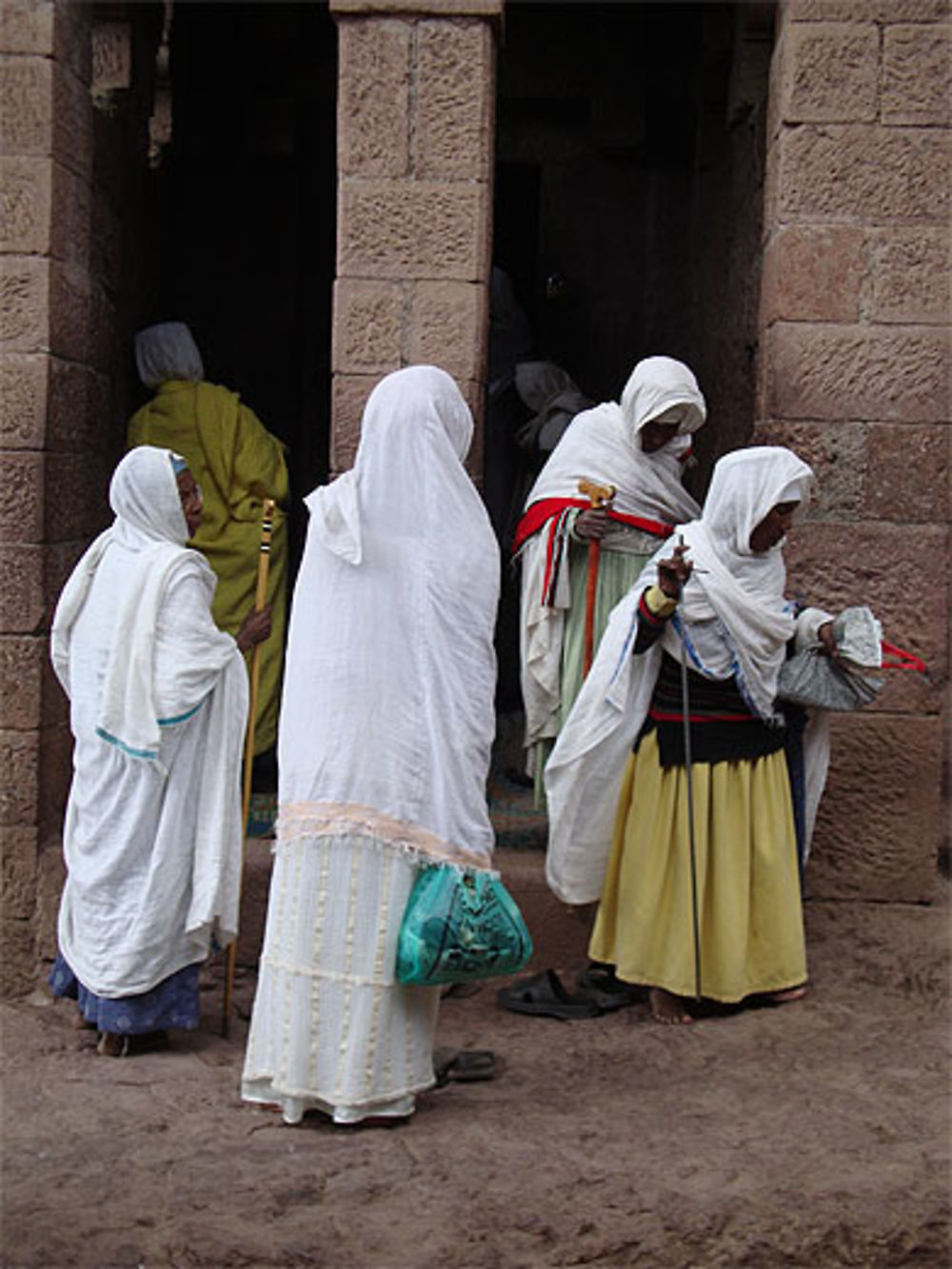 La messe dans l'église Bete Maryam