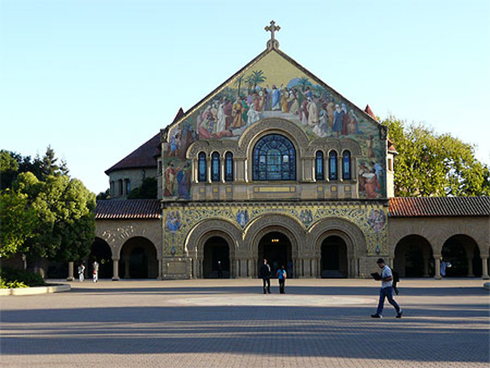 Façade de l'église de l'université de Stanford