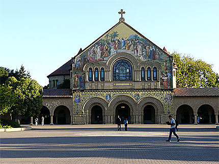 Façade de l'église de l'université de Stanford