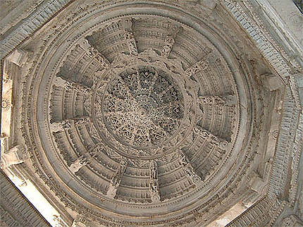 Sublime plafond des temples jains