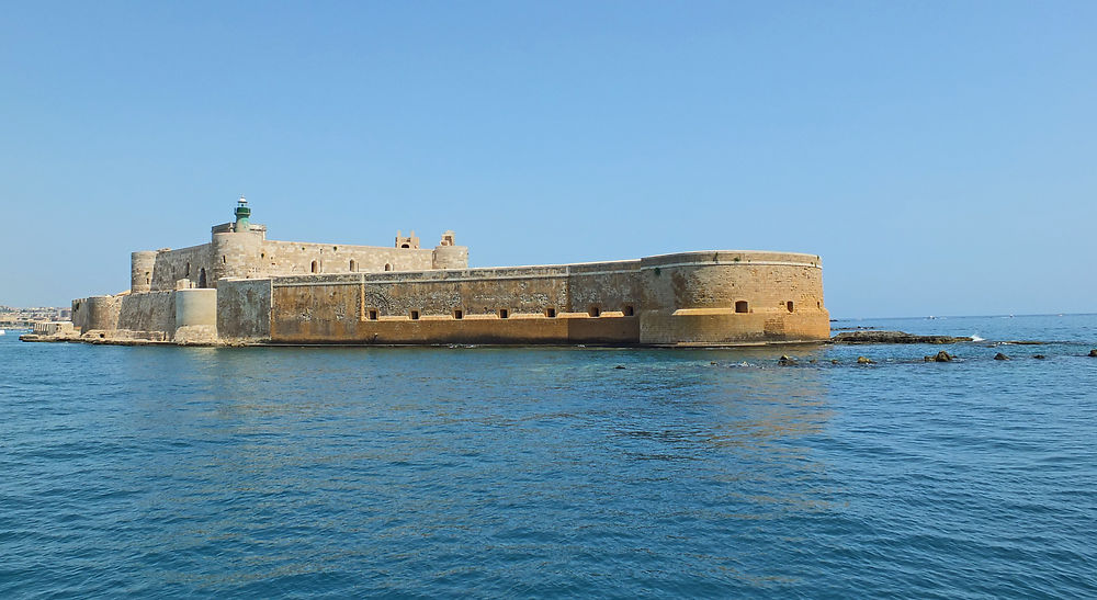 Syracuse vue de la mer  - le fort