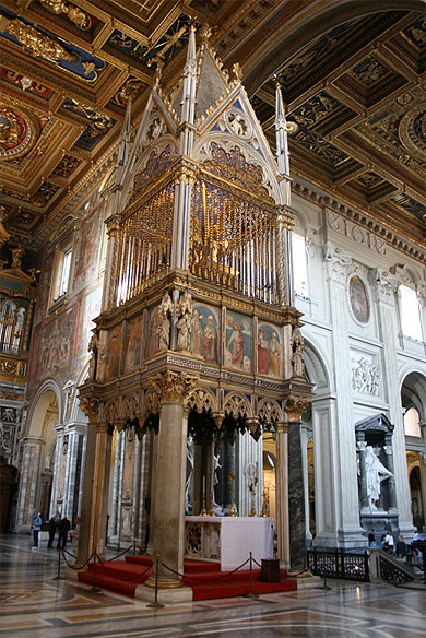 Baldaquin de la basilique de Saint-Jean-de-Latran Baldaquin de la basilique de Saint-Jean-de-Latran