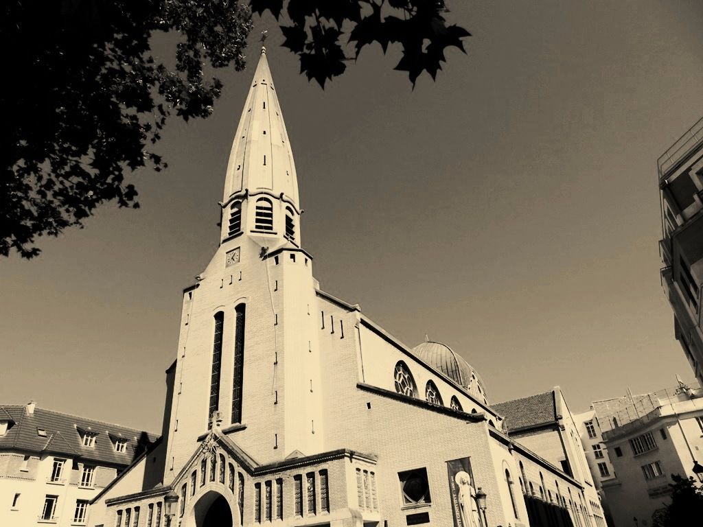 Façade de l' Église Saint Léon (1924)