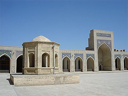 Cour de la mosquée Kalon