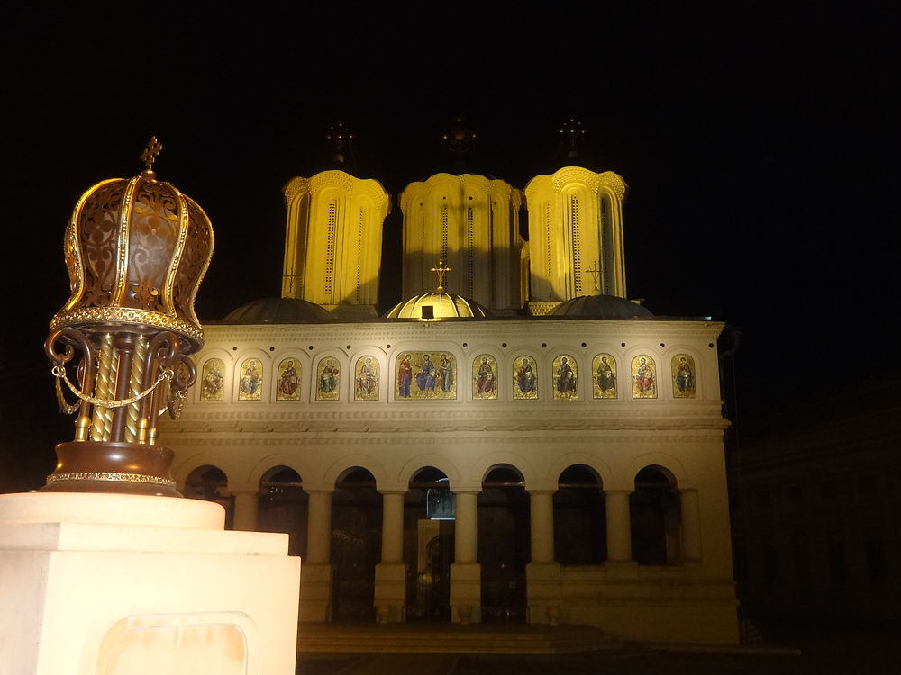 Cathédrale Patriarcale by night!